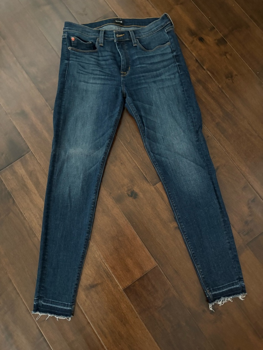 Hudson women’s dark wash ankle jeans. Size 30.